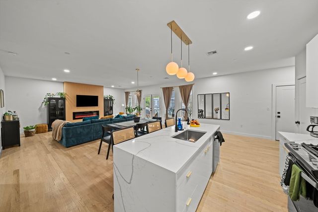 43 Withington St 3, Boston, MA 02124