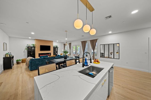 43 Withington St 3, Boston, MA 02124