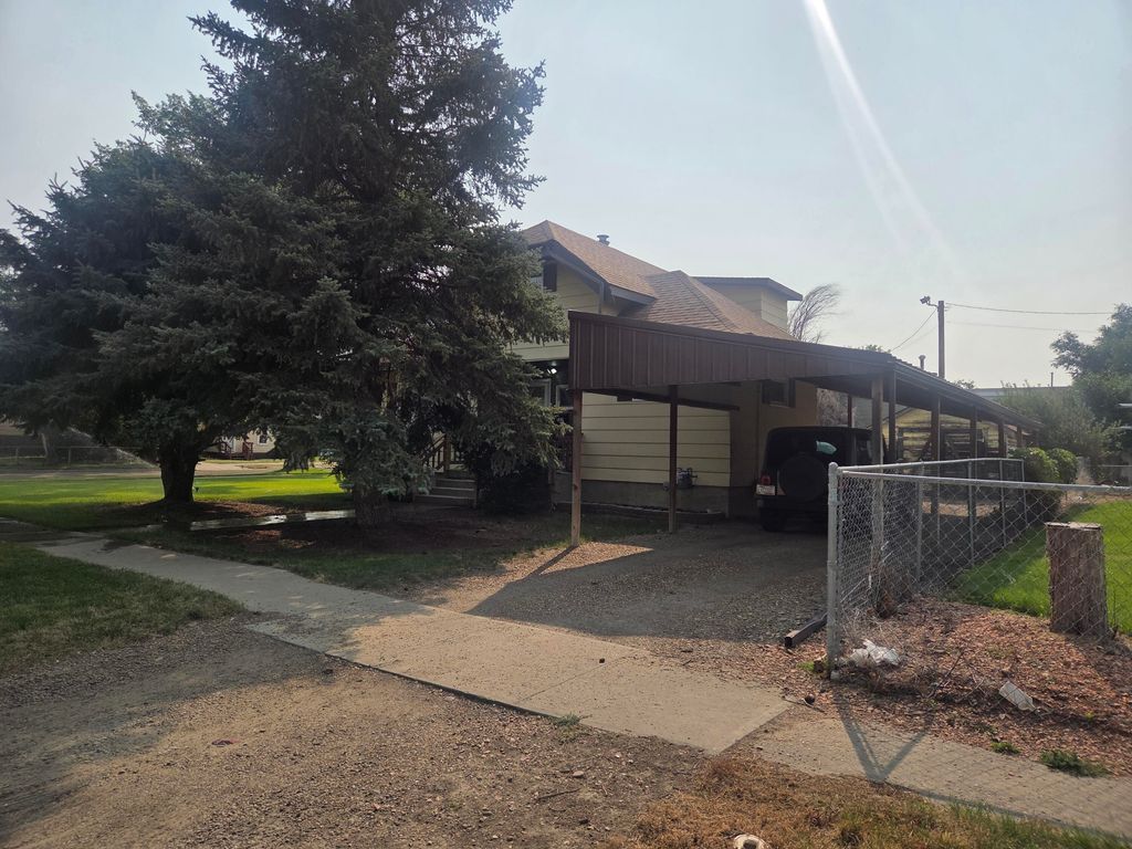 531 3rd AVE, Wolf Point, MT 59201 photo 2