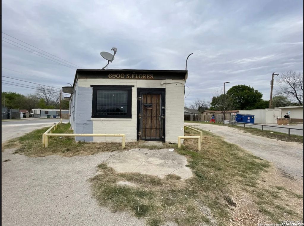 6900 S Flores, San Antonio, TX 78221