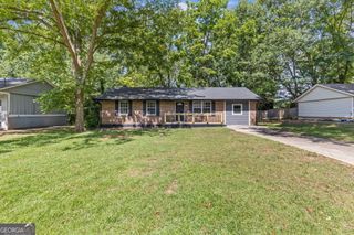 8221 Queens Drive, Jonesboro, GA 30238