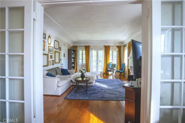 141 N Bonnie Avenue, Pasadena, CA 91106