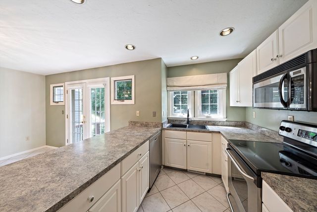 501 Auburn St 402, Whitman, MA 02382