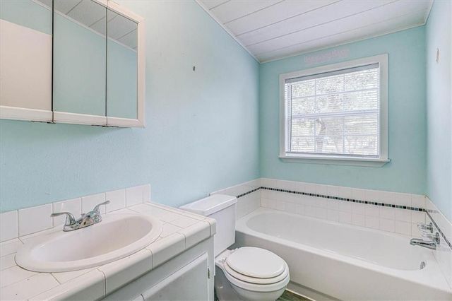 62 Portia Ave, Rockport, TX 78382