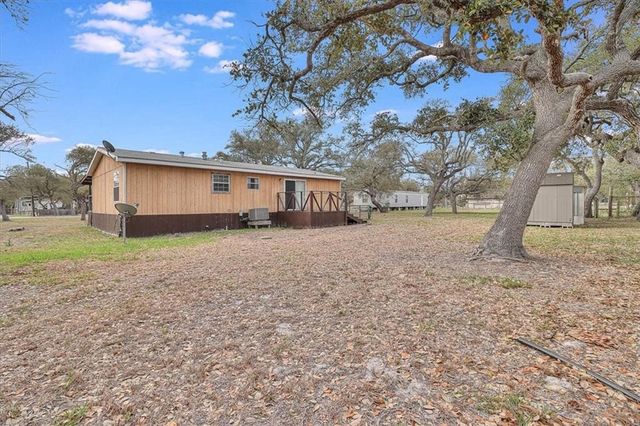 62 Portia Ave, Rockport, TX 78382