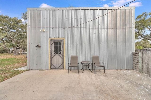 62 Portia Ave, Rockport, TX 78382