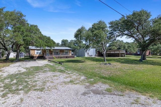 62 Portia Ave, Rockport, TX 78382