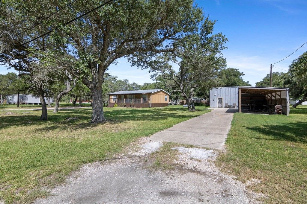 62 Portia Ave, Rockport, TX 78382