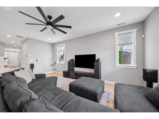27757 Sw ALDER Ln, Wilsonville, OR 97070