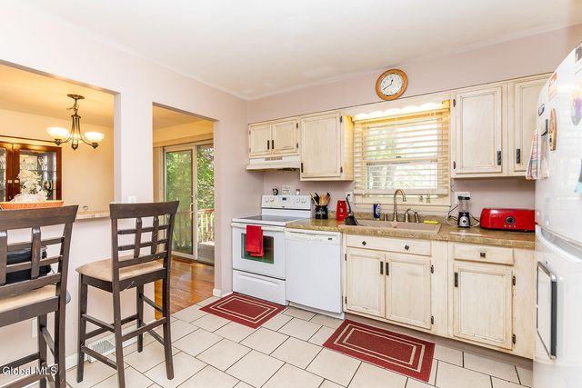 22 Hialeah Drive, Troy, NY 12182
