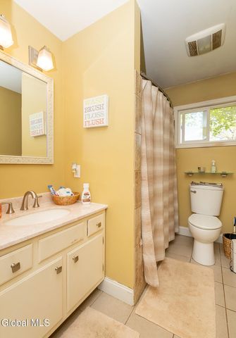 22 Hialeah Drive, Troy, NY 12182