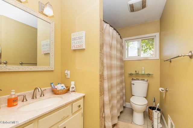 22 Hialeah Drive, Troy, NY 12182