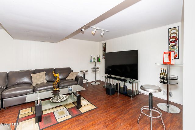 22 Hialeah Drive, Troy, NY 12182
