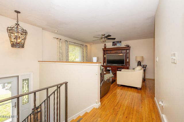 22 Hialeah Drive, Troy, NY 12182