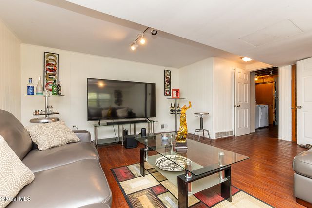22 Hialeah Drive, Troy, NY 12182