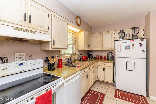 22 Hialeah Drive, Troy, NY 12182