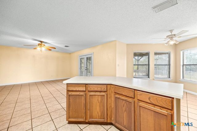 797 Killarney Road, Floresville, TX 78114