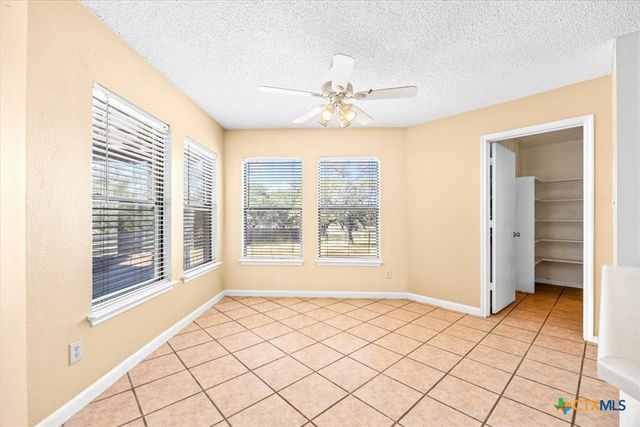 797 Killarney Road, Floresville, TX 78114
