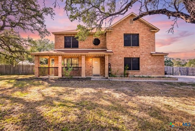 797 Killarney Road, Floresville, TX 78114