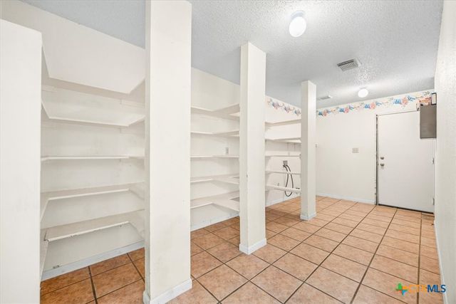 797 Killarney Road, Floresville, TX 78114