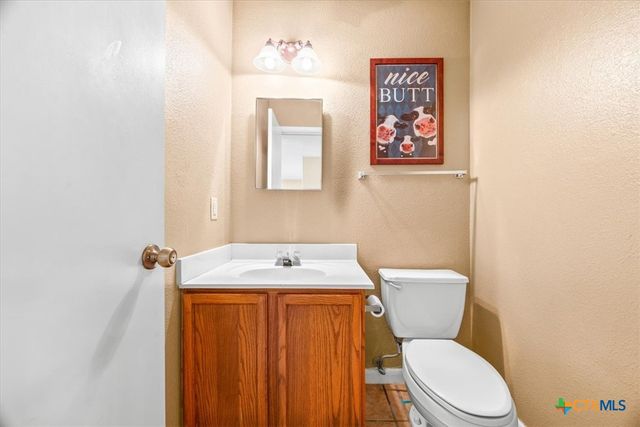 797 Killarney Road, Floresville, TX 78114