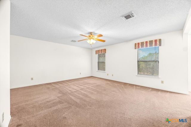797 Killarney Road, Floresville, TX 78114