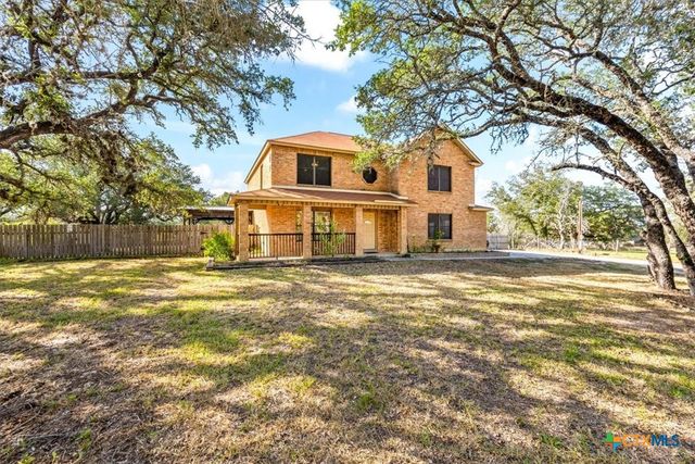 797 Killarney Road, Floresville, TX 78114