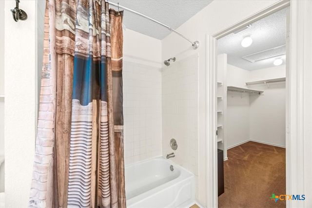 797 Killarney Road, Floresville, TX 78114