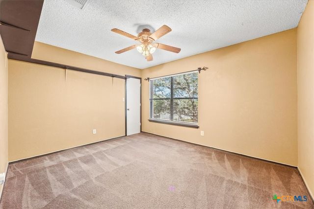 797 Killarney Road, Floresville, TX 78114