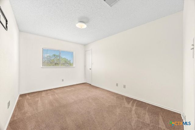 797 Killarney Road, Floresville, TX 78114