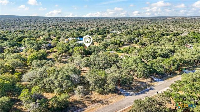 797 Killarney Road, Floresville, TX 78114