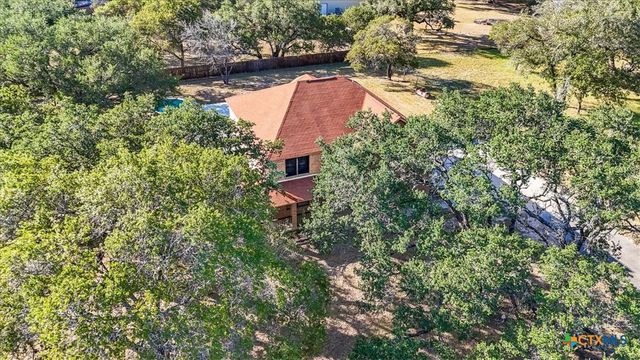 797 Killarney Road, Floresville, TX 78114