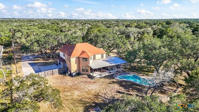 797 Killarney Road, Floresville, TX 78114