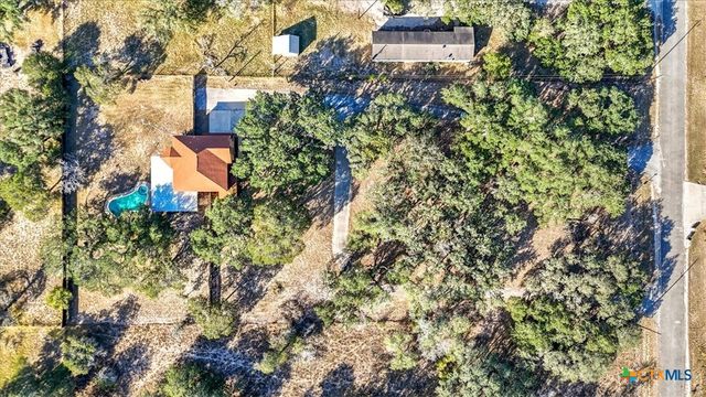 797 Killarney Road, Floresville, TX 78114