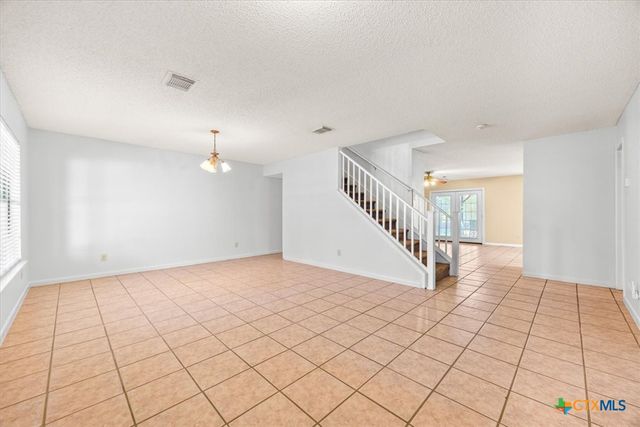 797 Killarney Road, Floresville, TX 78114