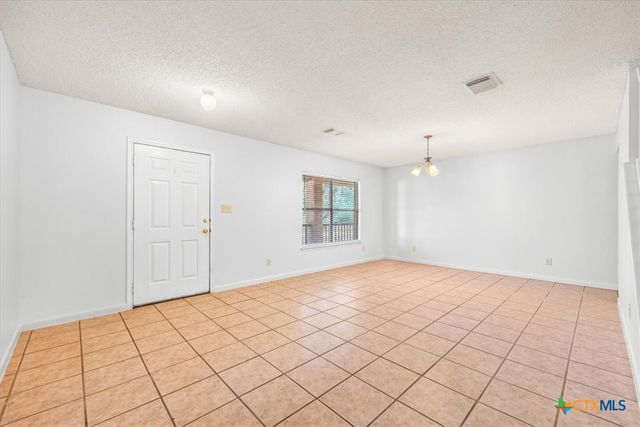 797 Killarney Road, Floresville, TX 78114