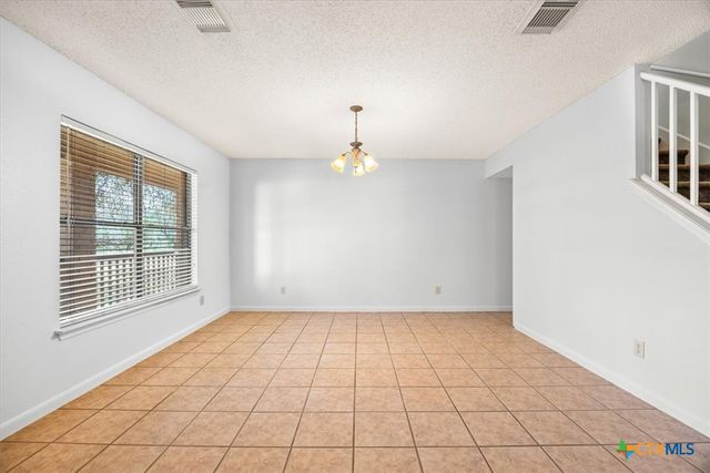 797 Killarney Road, Floresville, TX 78114