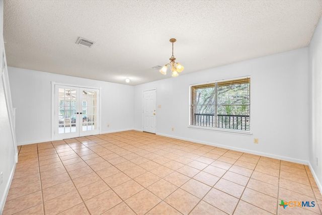 797 Killarney Road, Floresville, TX 78114
