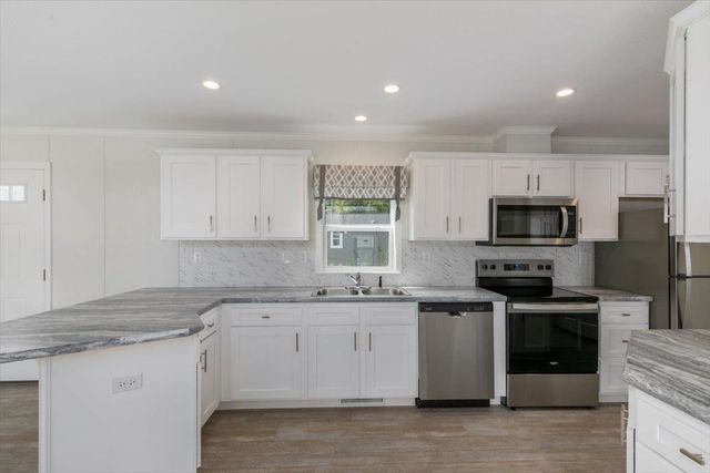 84 Caddy Drive, Salem, NH 03079