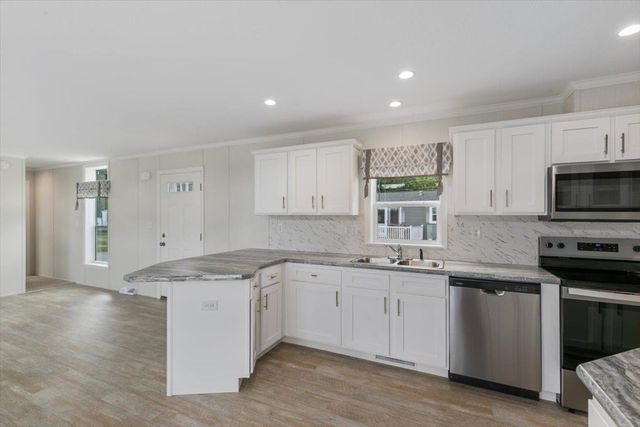 84 Caddy Drive, Salem, NH 03079