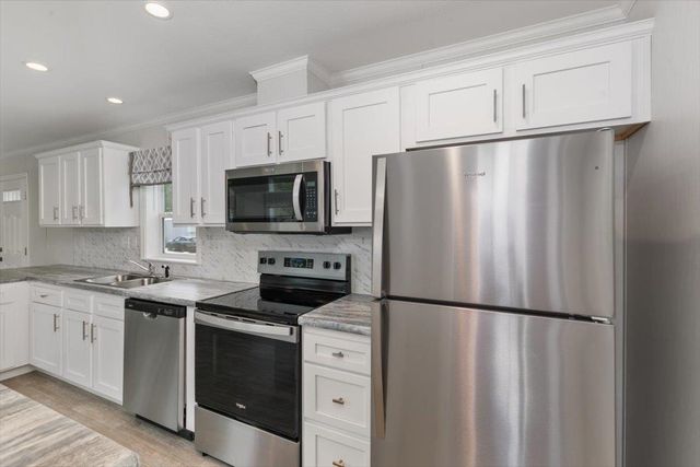 84 Caddy Drive, Salem, NH 03079