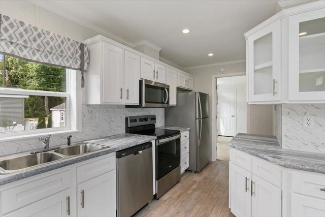 84 Caddy Drive, Salem, NH 03079