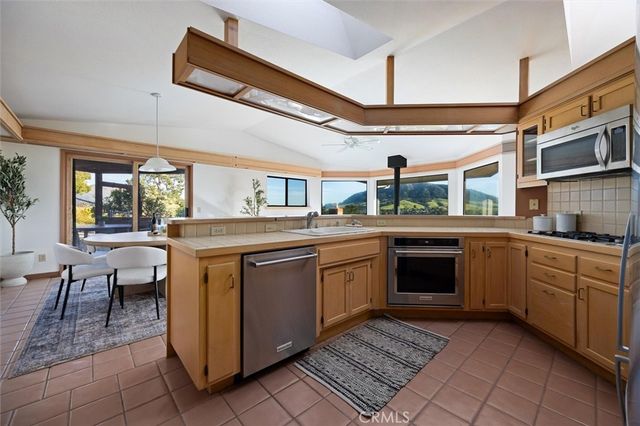 957 Skyline Drive, San Luis Obispo, CA 93405