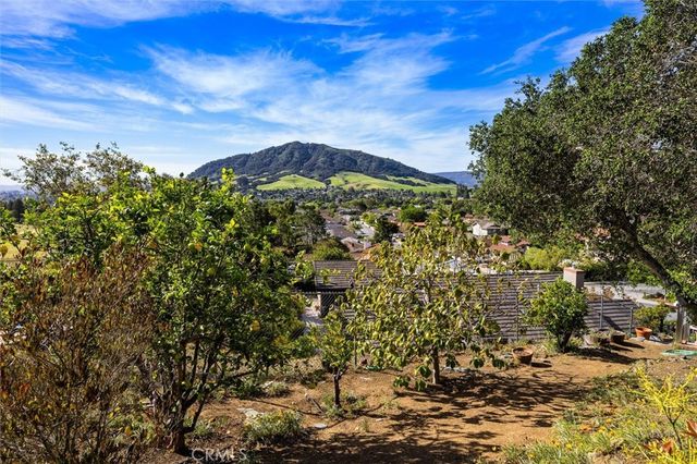 957 Skyline Drive, San Luis Obispo, CA 93405