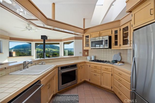 957 Skyline Drive, San Luis Obispo, CA 93405