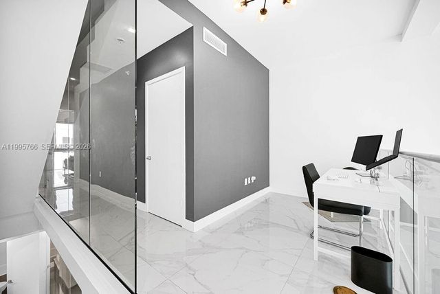 455 NE 39th St 205, Miami, FL 33137