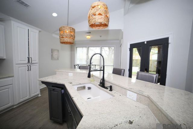 9504 Country Lake Dr, Baton Rouge, LA 70817