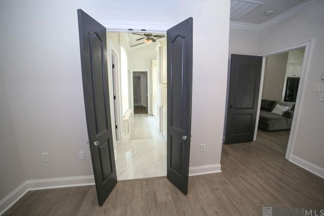 9504 Country Lake Dr, Baton Rouge, LA 70817