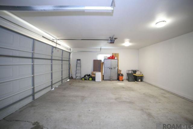 9504 Country Lake Dr, Baton Rouge, LA 70817