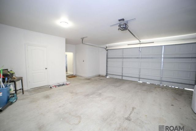 9504 Country Lake Dr, Baton Rouge, LA 70817